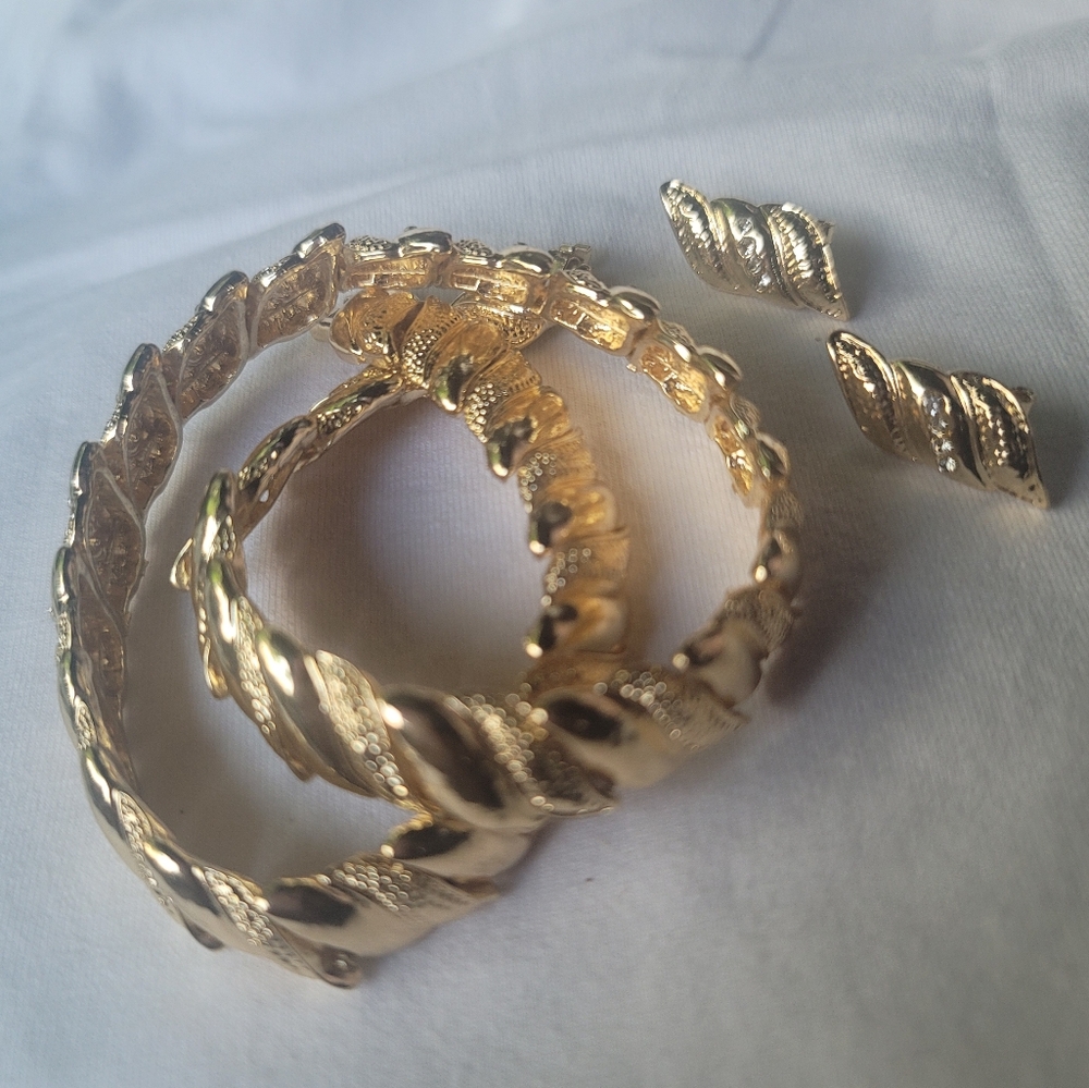 Twisted Gold and Silver Women's Necklace and Earrings Set - Picture 4 of 4